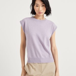 Vest with monili