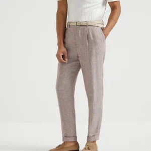 Trousers with pleats