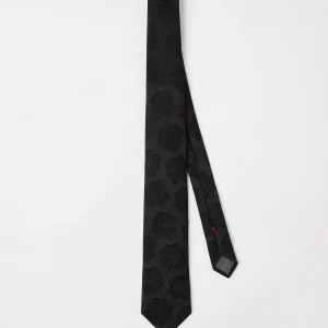 Silk necktie