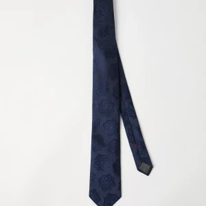 Silk necktie