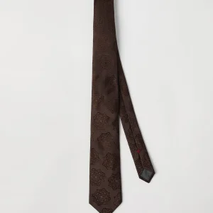 Silk necktie